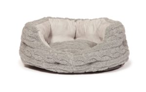 Your dog is guaranteed to love this Bobble Deluxe Dog Bed because the super soft Sherpa fleece and faux suede fabric is perfect to snuggle down into.